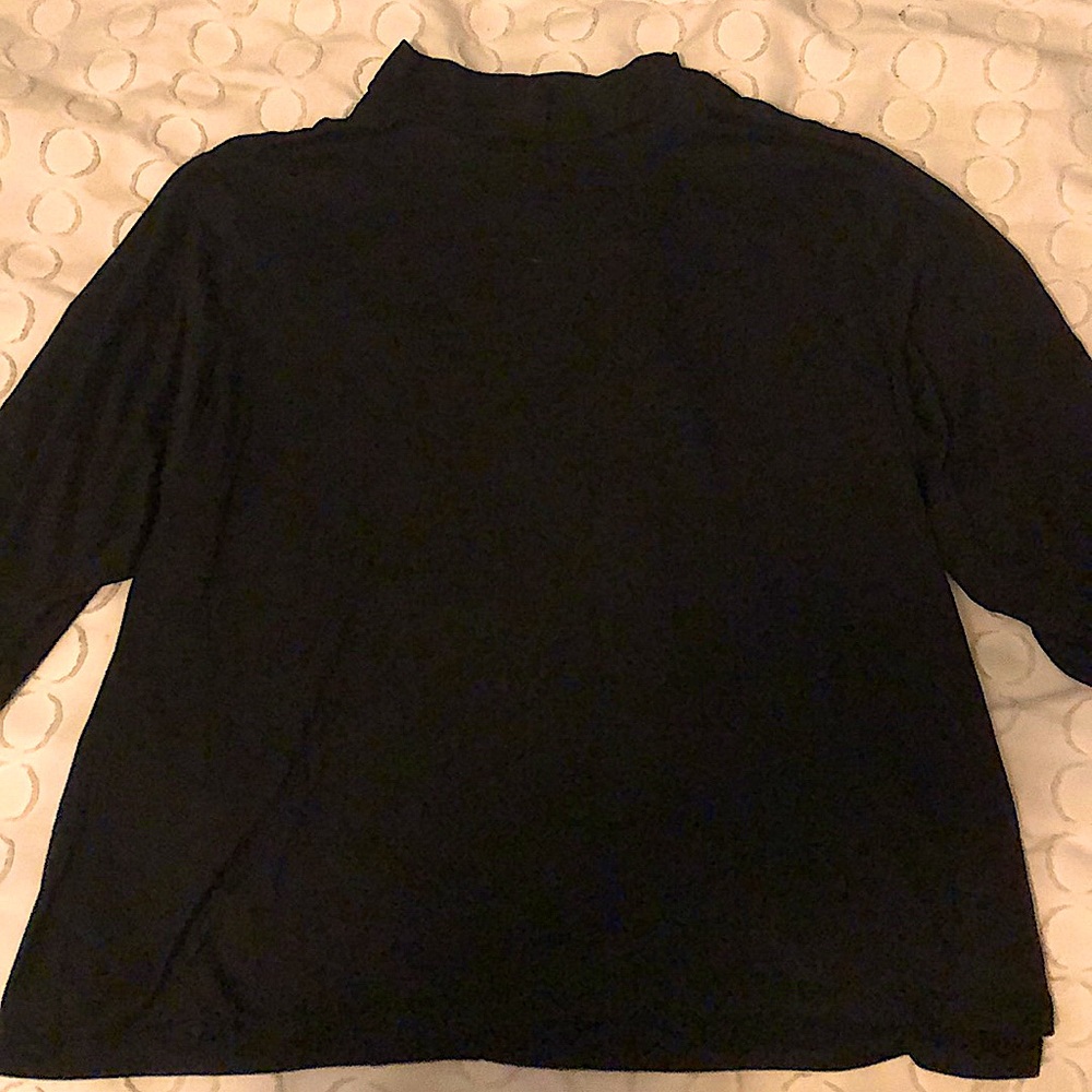 Long-sleeved black turtle neck.